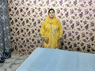 Orgasme gadis Muslim Pakistan yang peaky cantik dengan timun
