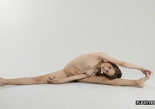 Abel rugolmaskina brunette khỏa thân thể dục dụng cụ